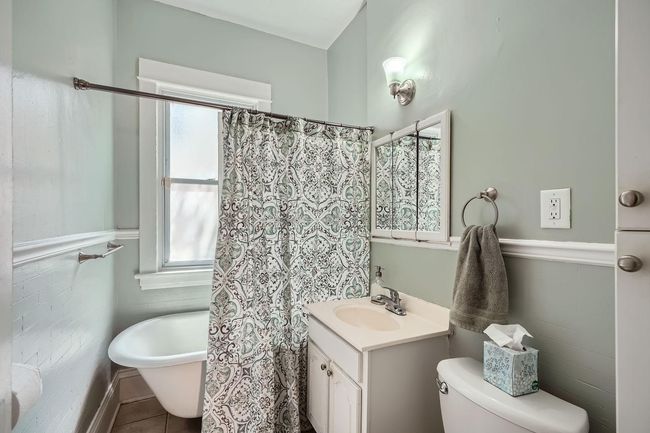 900 Charles Ave - Web Quality - 006 - 15 Primary Bathroom.jpg | Image 5