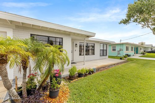 215 Woodland Ave, Daytona Beach, FL, 32118-3341 | Card Image