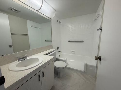 e-4078 Exeter E, Boca Raton, FL, 33434-2975 | Card Image