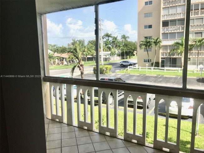 202 - 420 Ne 12th Ave, For Sale in Hallandale Beach - Zoocasa