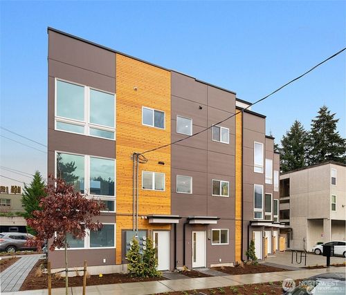 5114 24th Ave Ne, Seattle, WA, 98105-3207 | Card Image