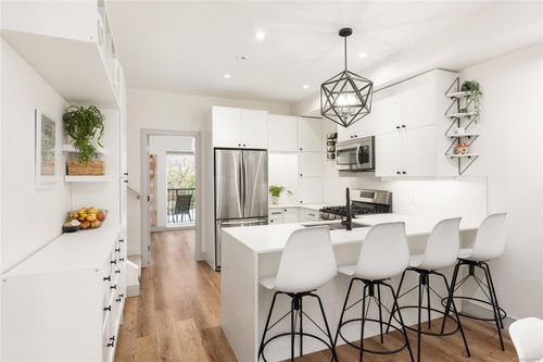 3426 Vision Way, Victoria, BC, V9C0J9 | Card Image
