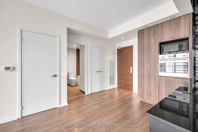 5210 - 70 Temperance St, Condo with 1 bedrooms, 1 bathrooms and null parking in Toronto ON | Image 9