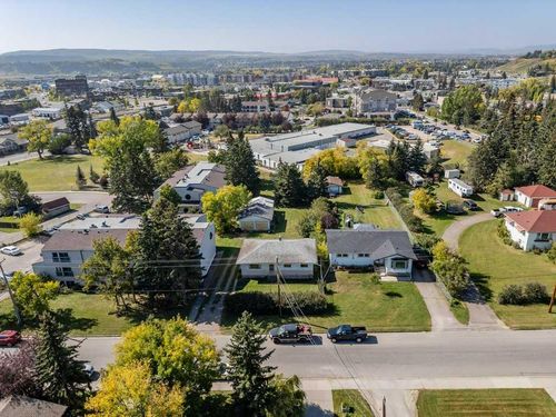 217 Ross Ave, Cochrane, AB, T4C1C9 | Card Image