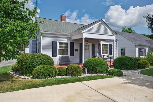 590 W North St, Wytheville, VA, 24382-2221 | Card Image