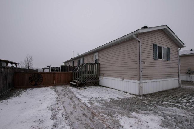 9611 109 Ave, House detached with 3 bedrooms, 2 bathrooms and 2 parking in Clairmont AB | Image 1