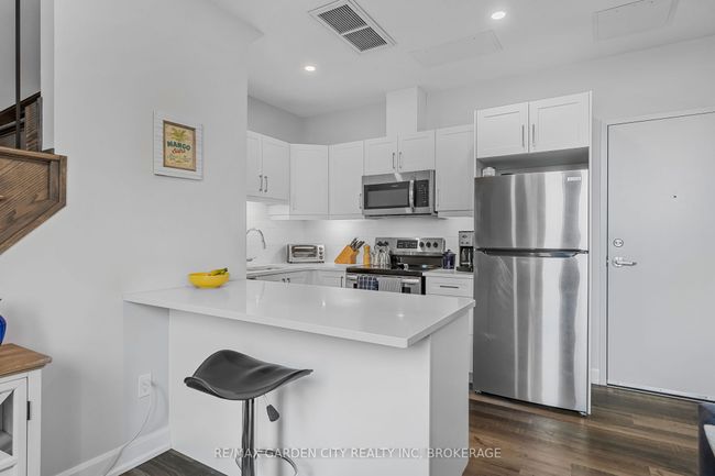 10 - 405 Merritt St, Condo with 2 bedrooms, 2 bathrooms and 1 parking in Saint Catharines ON | Image 12
