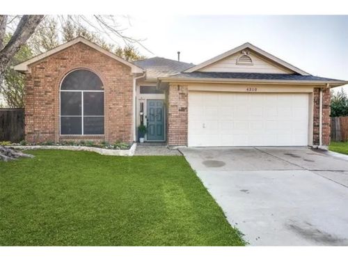 4310 Elgin Ct, Grand Prairie, TX, 75052-3300 | Card Image