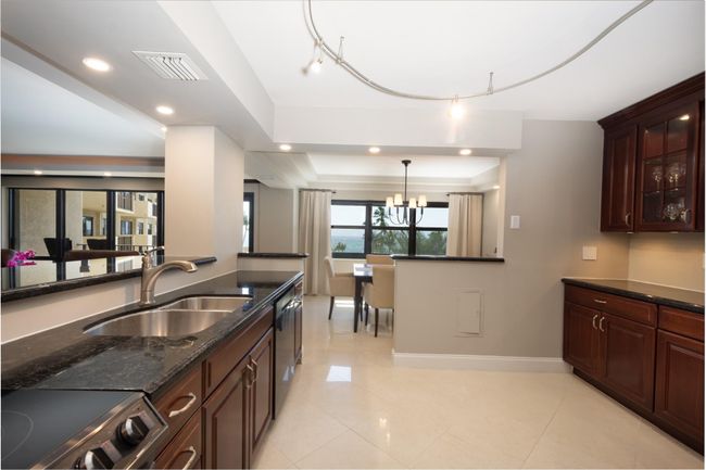 APT-511 - 4900 N Ocean Blvd, Condo with 2 bedrooms, 2 bathrooms and null parking in Lauderdale By The Sea FL | Image 7