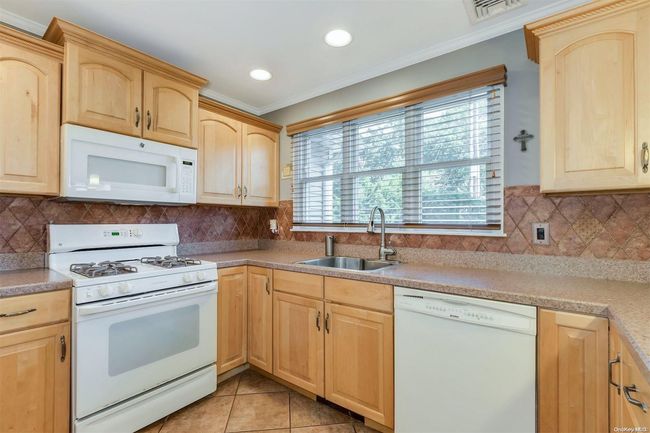 136 Mccarthy Ln, House other with 3 bedrooms, 2 bathrooms and null parking in Great River NY | Image 12