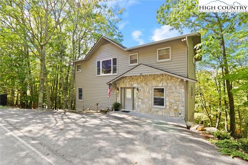 504 Saint Andrews Rd, Beech Mountain, NC, 28604-8217 | Card Image