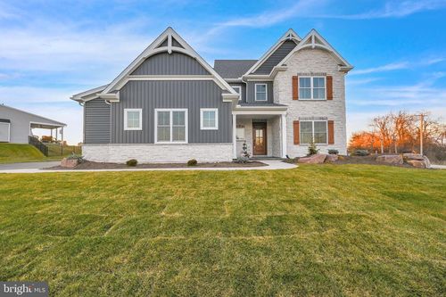 39-model-home-705 Oxford Dr, YORK, PA, 17406-5607 | Card Image