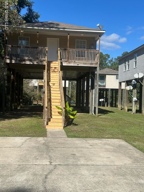 6018 Cedar Dr, Bay Saint Louis, MS, 39520-9208 | Card Image