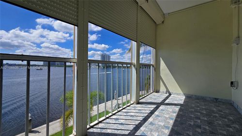 p304-3000 Marcos Dr, Aventura, FL, 33160-2547 | Card Image