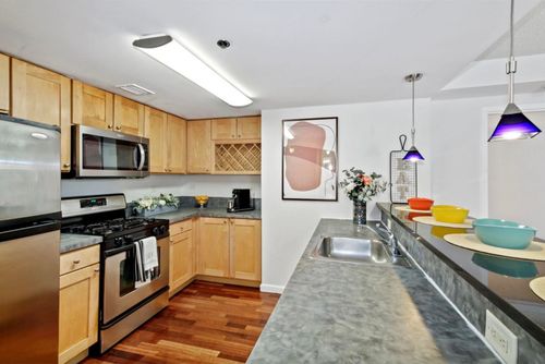 11n-700 1st St, Hoboken, NJ, 07030-8819 | Card Image