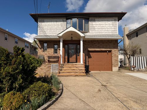 208 Doris Ave, Franklin Square, NY, 11010-1443 | Card Image