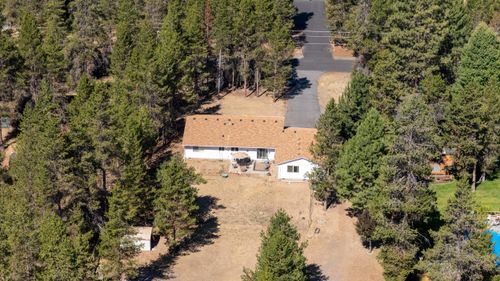 52466 Lost Ponderosa Rd, La Pine, OR, 97739-9519 | Card Image