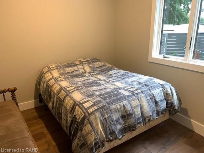 38 Oak Ave, House other with 3 bedrooms, 2 bathrooms and 5 parking in Dundas ON | Image 24