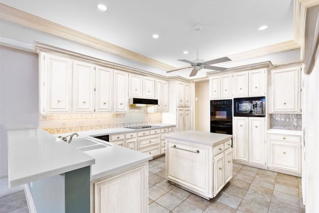 Enhanced Photo of kitchen without wallpaper | Image 27