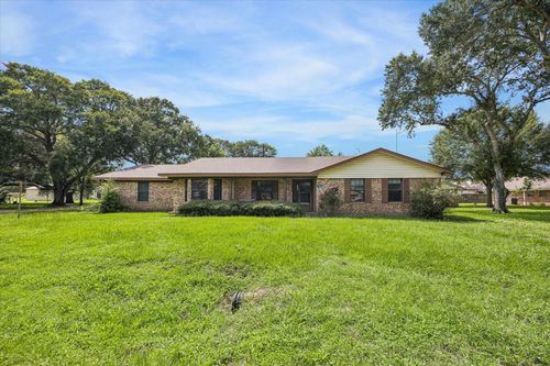 7605 Becky Ln, Wallis, TX, 77485-1125 | Card Image