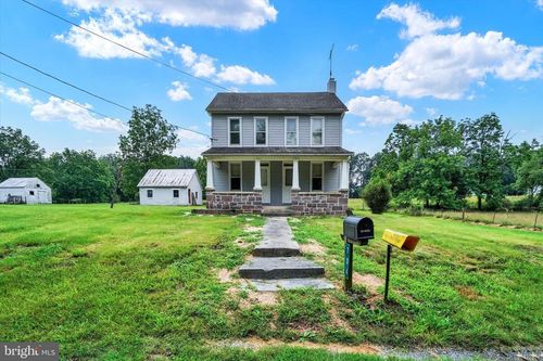 704 E Butter Road, DOVER, PA, 17315 | Card Image
