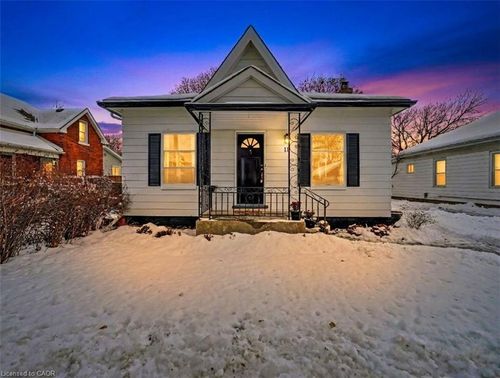 11 Wells Ave, Brantford, ON, N3R4J3 | Card Image