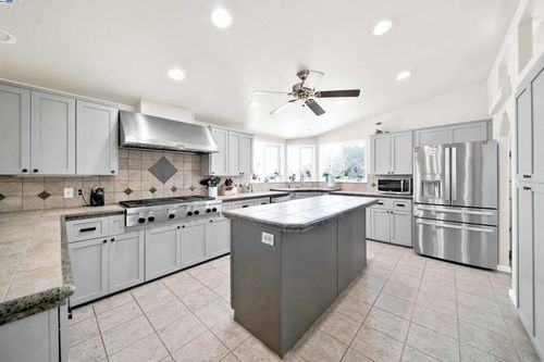 14125 Black Mountain Ct, Red Bluff, CA, 96080-9487 | Card Image