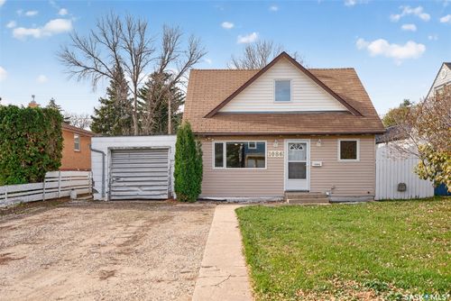 1086 7th Avenue Nw, Moose Jaw, SK, S6H4C4 | Card Image