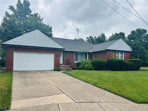 24346 Paradise Ln, Euclid, OH, 44123-1419 | Card Image