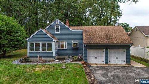 15 Old Rifle Camp Rd, Woodland Park, NJ, 07424-3102 | Card Image