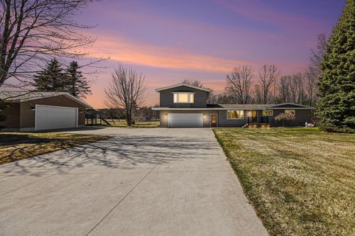 4786 Red Apple Rd, Manistee, MI, 49660-9642 | Card Image