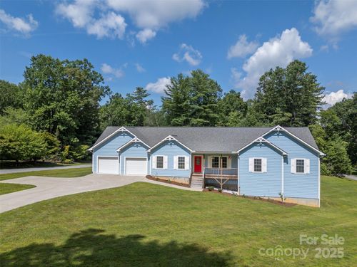 48-321 Benjamin Way, Hendersonville, NC, 28792-9301 | Card Image