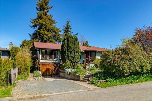 1742 Christmas Ave, Victoria, BC, V8P2X8 | Card Image