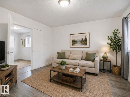 9632 106a Ave Nw, Edmonton, AB, T5H0T2 | Card Image