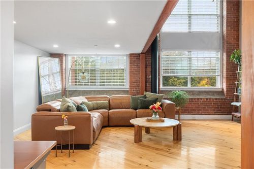 unit-138-1 Tupperware Dr, North Smithfield, RI, 02896-6872 | Card Image