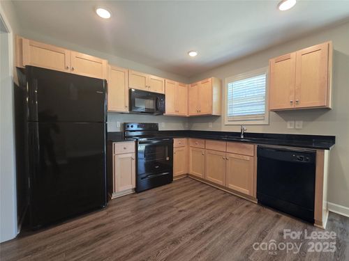 319 Kimball St, Kannapolis, NC, 28081-2216 | Card Image