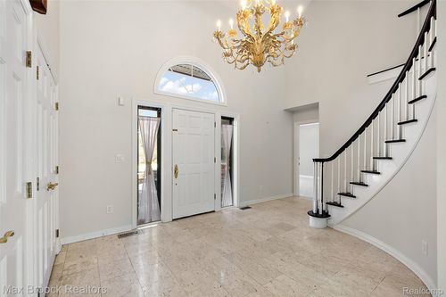 3673 York Ct, Bloomfield Hills, MI, 48301-2058 | Card Image