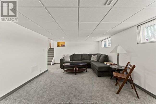 1568 St Gabriel Crt, Home with 3 bedrooms, 2 bathrooms and null parking in Windsor ON | Image 29