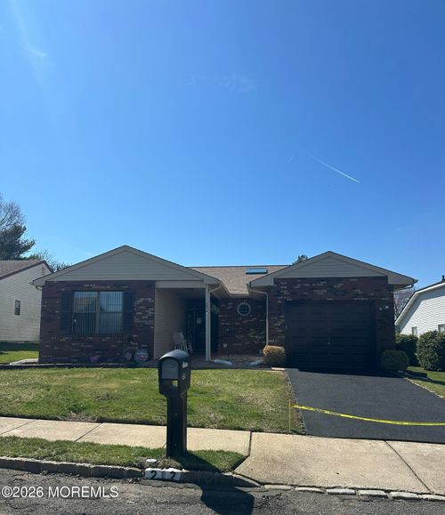 27 Coventry Ter, Marlboro, NJ, 07746-1739 | Card Image