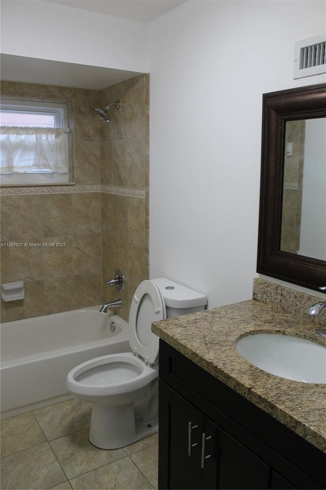 0 - 700 N Douglas Rd, House other with 4 bedrooms, 2 bathrooms and null parking in Pembroke Pines FL | Image 9