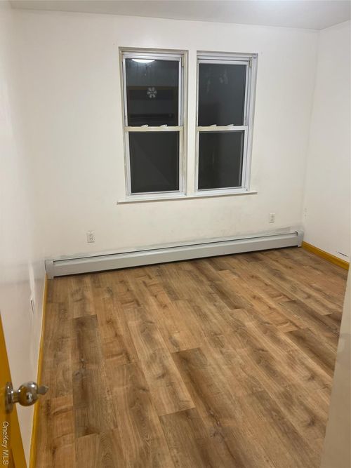 1-170 Lithonia Ave, Fresh Meadows, NY, 11365-1105 | Card Image