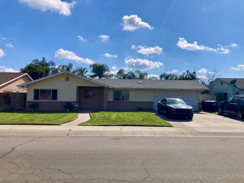 3111 W Russell Ave, Visalia, CA, 93277-7945 | Card Image