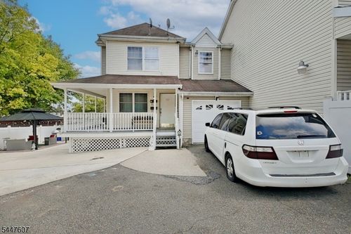 337 18th Ave, Newark, NJ, 07108-2004 | Card Image