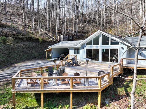 2201 Pigeon Roost Rd, Green Mountain, NC, 28740-8526 | Card Image