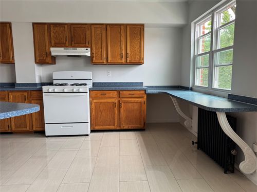 2f-78 164th St, Fresh Meadows, NY, 11366-1228 | Card Image