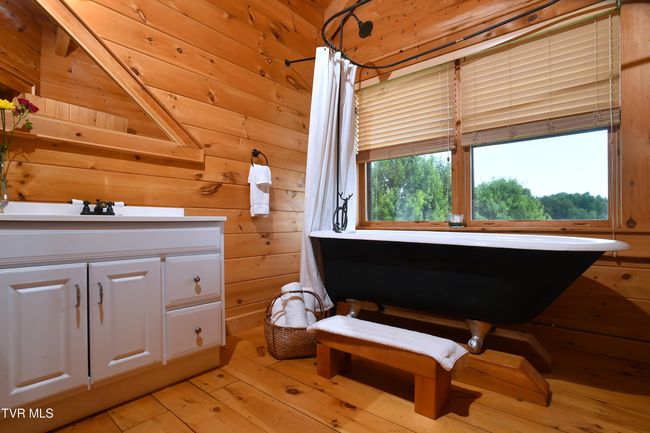 308 Walnut Mountain Farms Loop, House other with 4 bedrooms, 3 bathrooms and null parking in Roan Mountain TN | Image 16