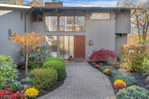 39 Woodland Rd, Bernardsville, NJ, 07924-2245 | Card Image