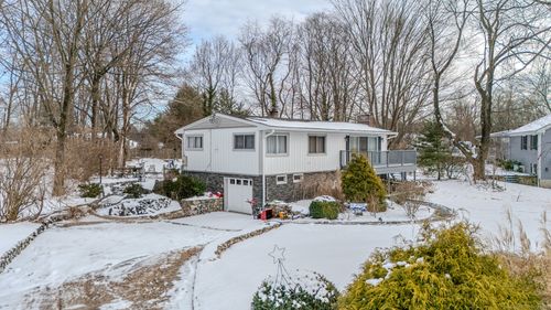 8 Stonecrop Road, Norwalk, CT, 06851 | Card Image