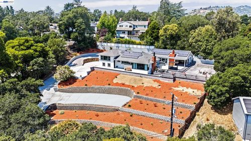 4363 Short Hill Rd, Oakland, CA, 94605-4646 | Card Image