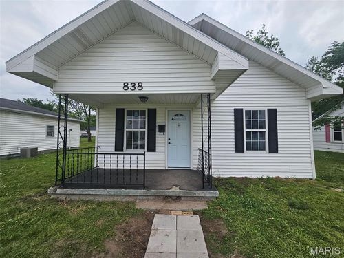 838 E Gladys St, Sikeston, MO, 63801-3232 | Card Image